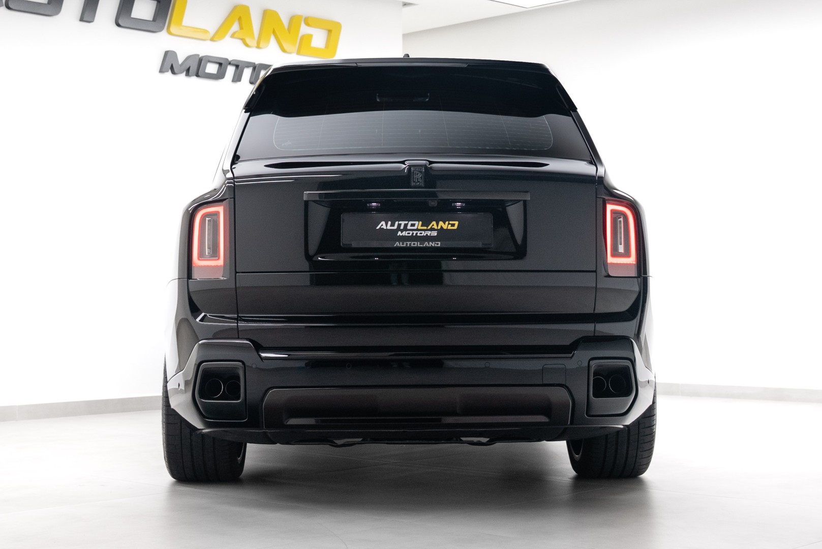 2025 GCC ROLLS ROYCE CULLINAN BLACK BADGE. PICNIC SEATS.WARRANTY AND SERVICES